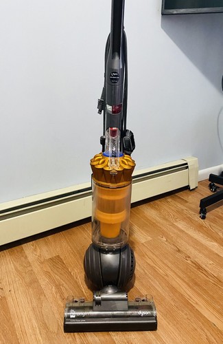 Dyson - Na Dyson Upright Vacuum DC40