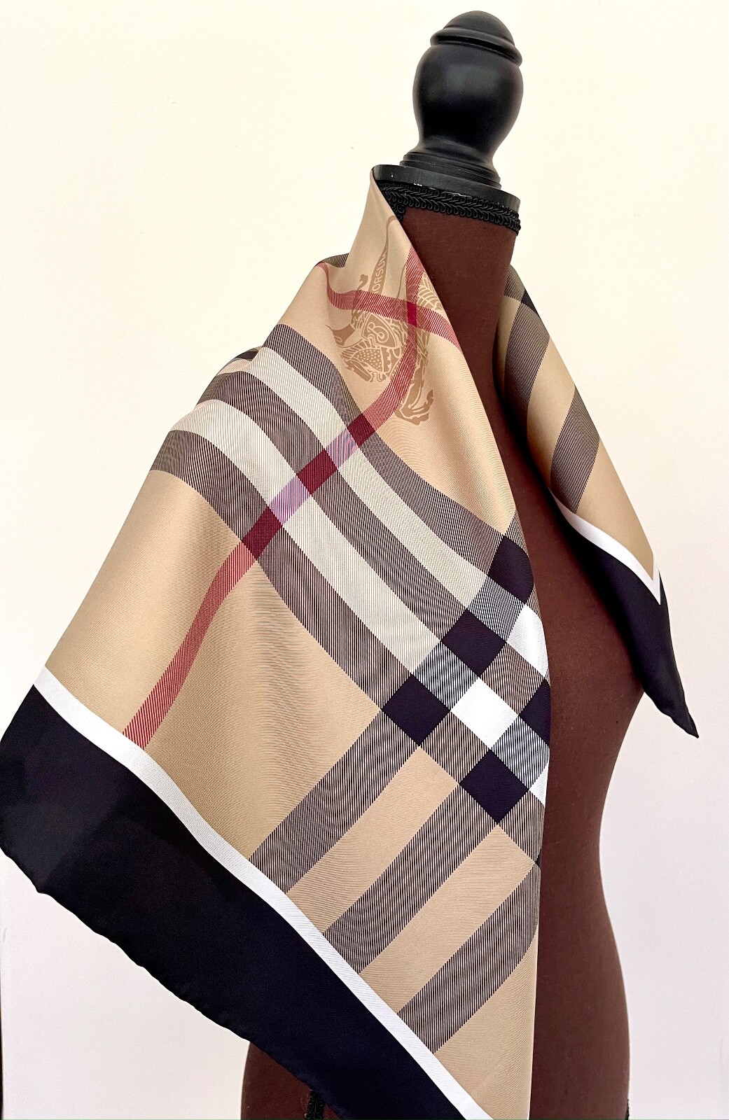 Classic Burberry Wrap Beige Check Haymarket Black Border