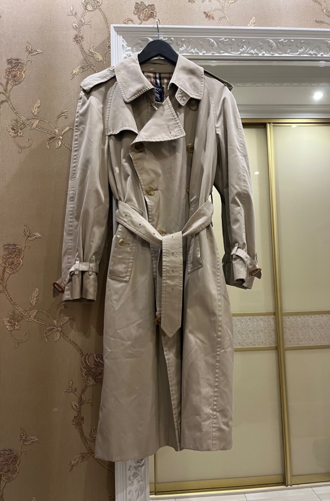 Burberry's Vintage Unisex Beige Nova Check Lining Trench Burberry's Vintage Unisex Beige Nova Check Lining Trench