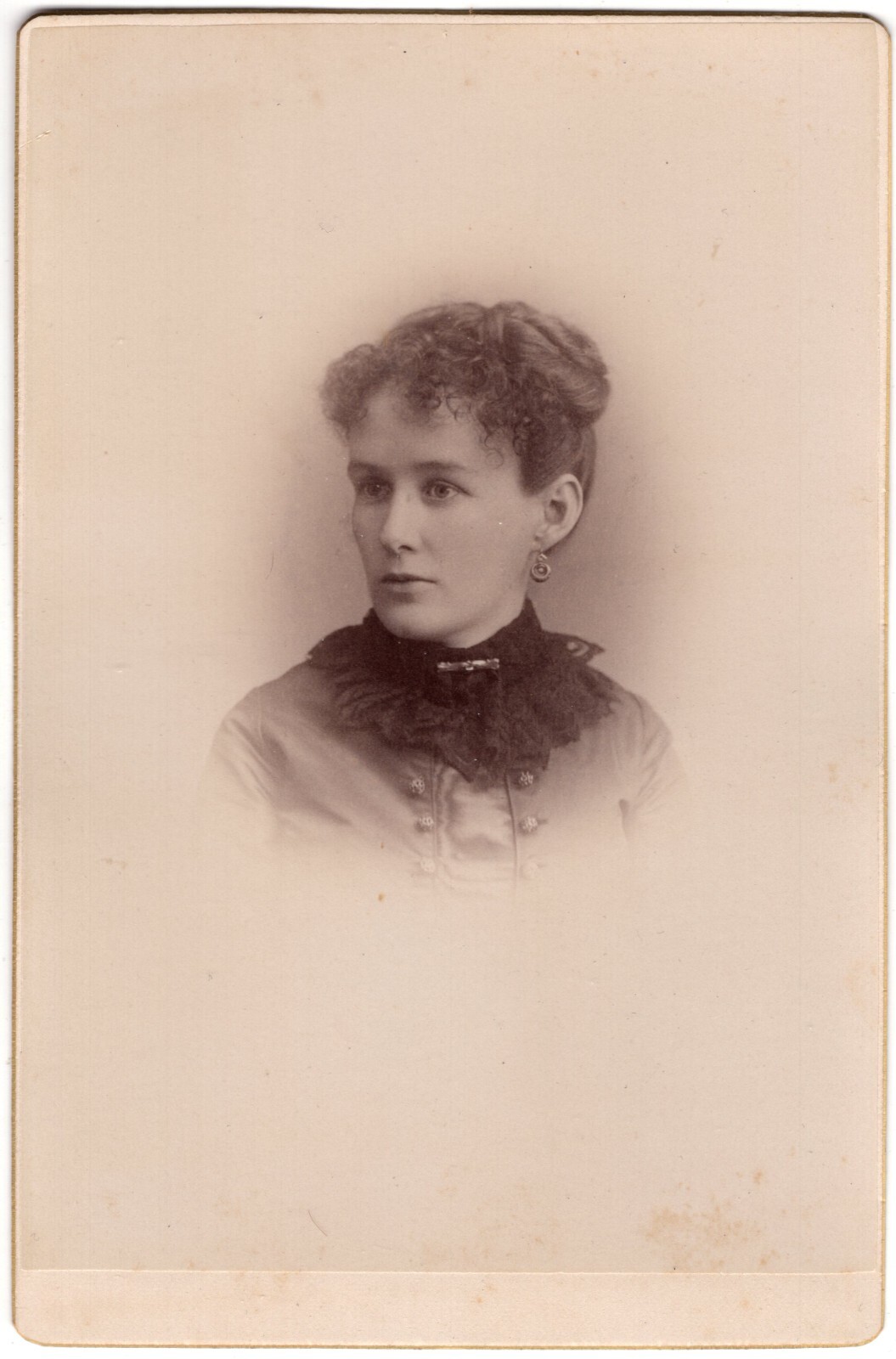 CIRCA 1870s CABINET CARD C.H. TOWNSEND YOUNG LADY IN DRESS WILLIMANTIC CONN.