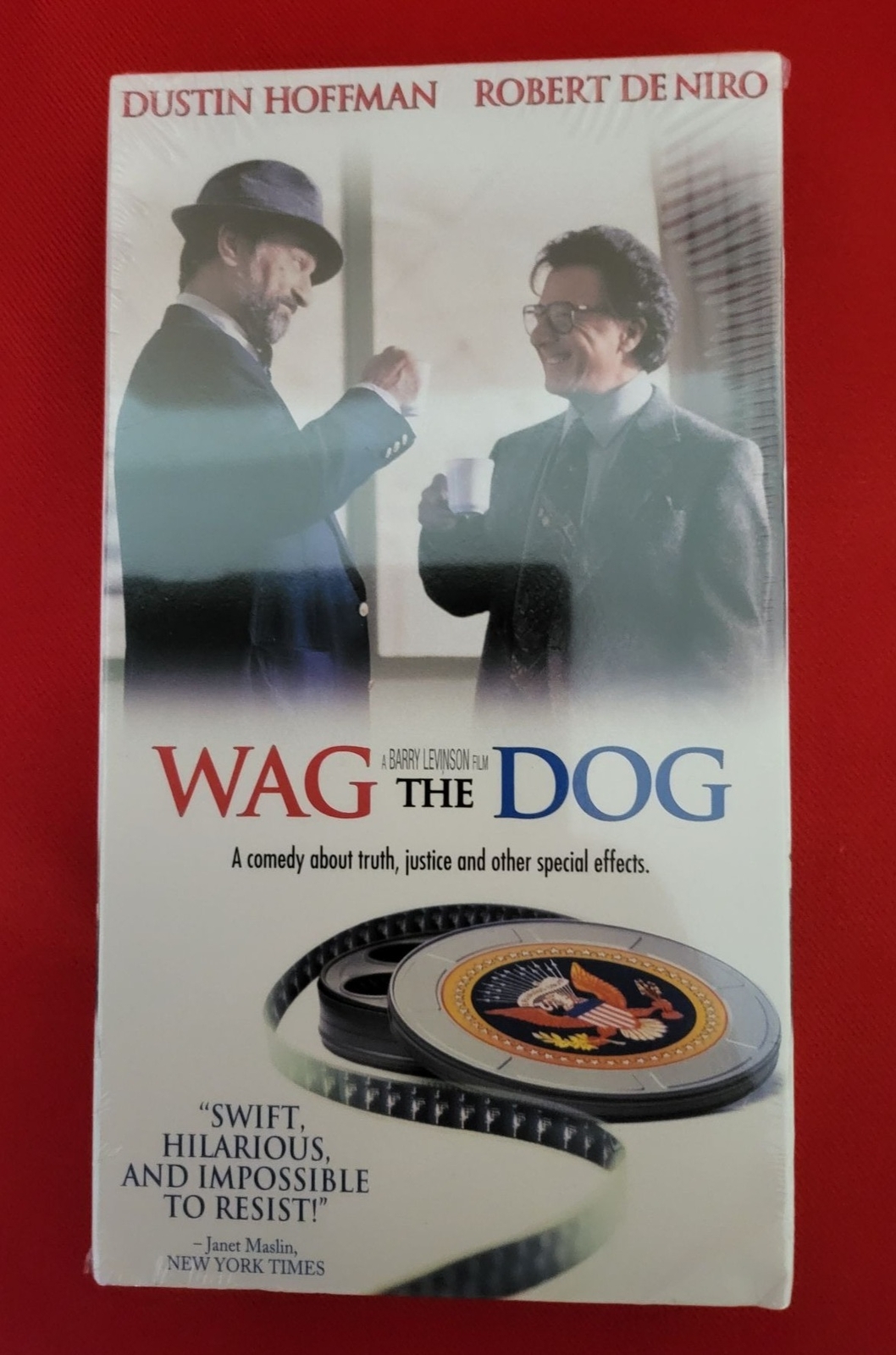 ワグ・ザ・ドッグ　ウワサの真相　字幕版VHS Amazon.co.jp: ワグ・ザ・ドッグ～ウワサの真相～【日本語吹替版