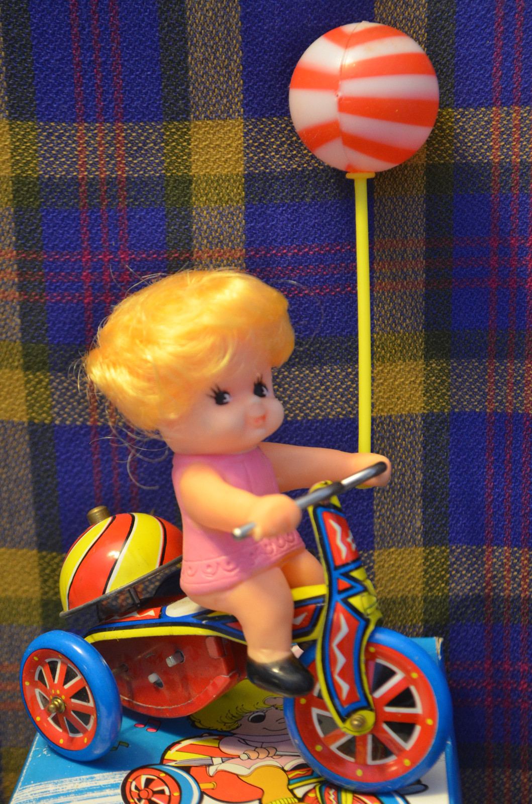 Wind-upMetal GIRL'S TRICYCLEw/ Blonde Girl Holding Balloon in Original Box-China