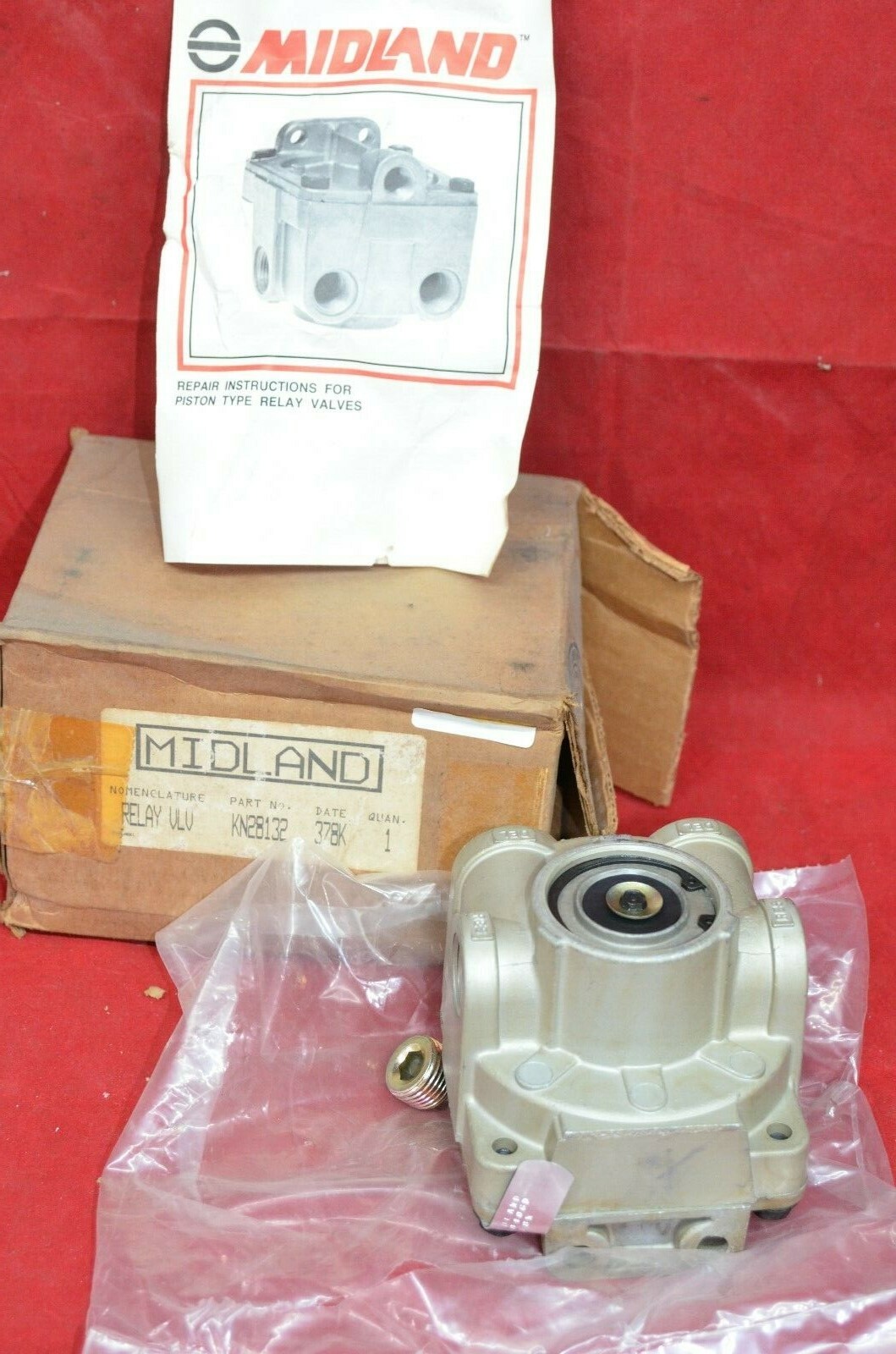 NOS Haldex Midland Brake Relay Valve 2-port integral bracket Tractor Trailer OEM