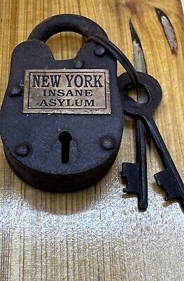 New York NY Insane Asylum Working Cast Iron Lock w/2 Keys Rusty Antique Finish