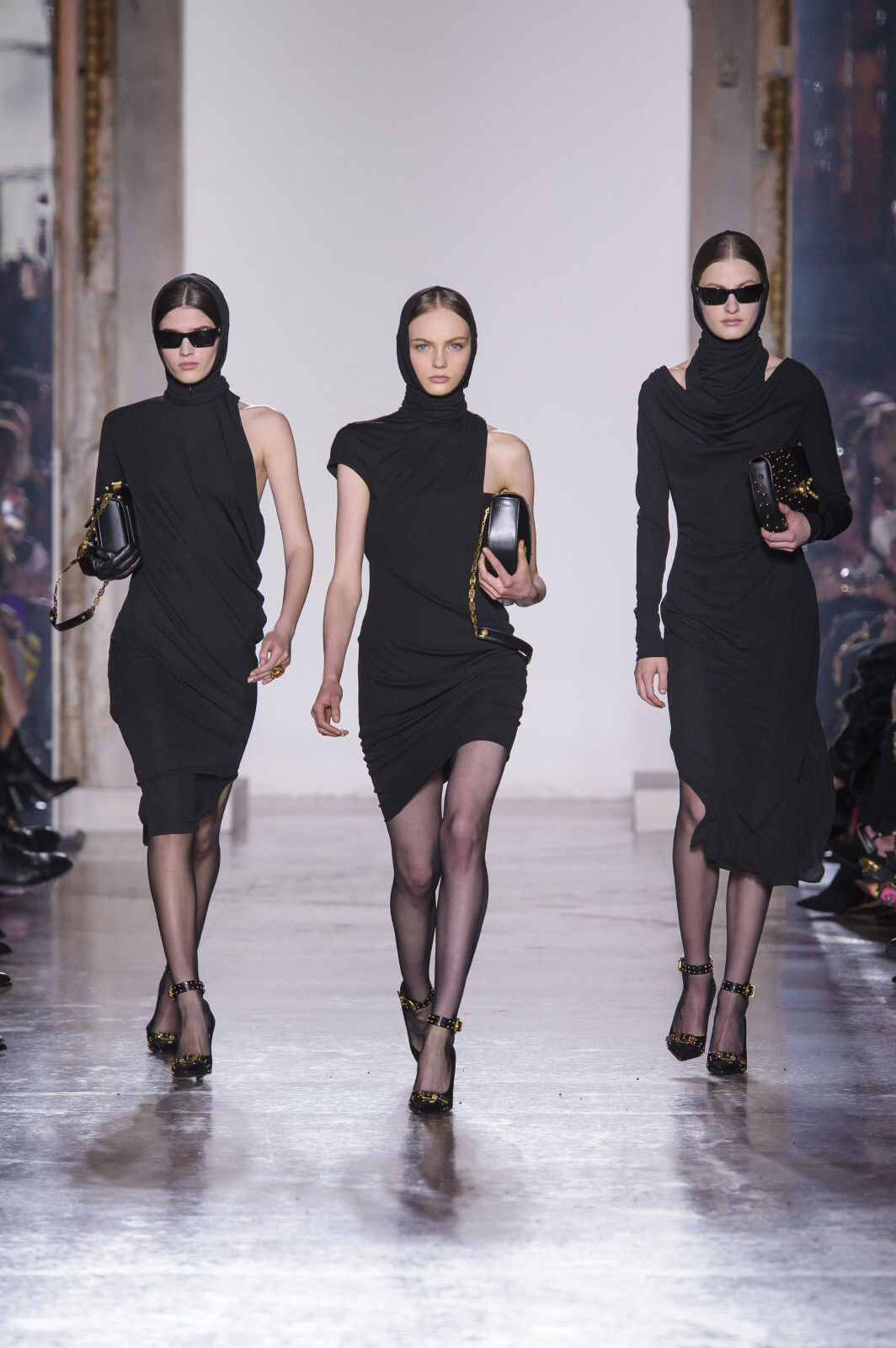 【関税込み】versace Long cut-out hooded dress Hooded cutout jersey maxi dress in black - Versace | Mytheresa