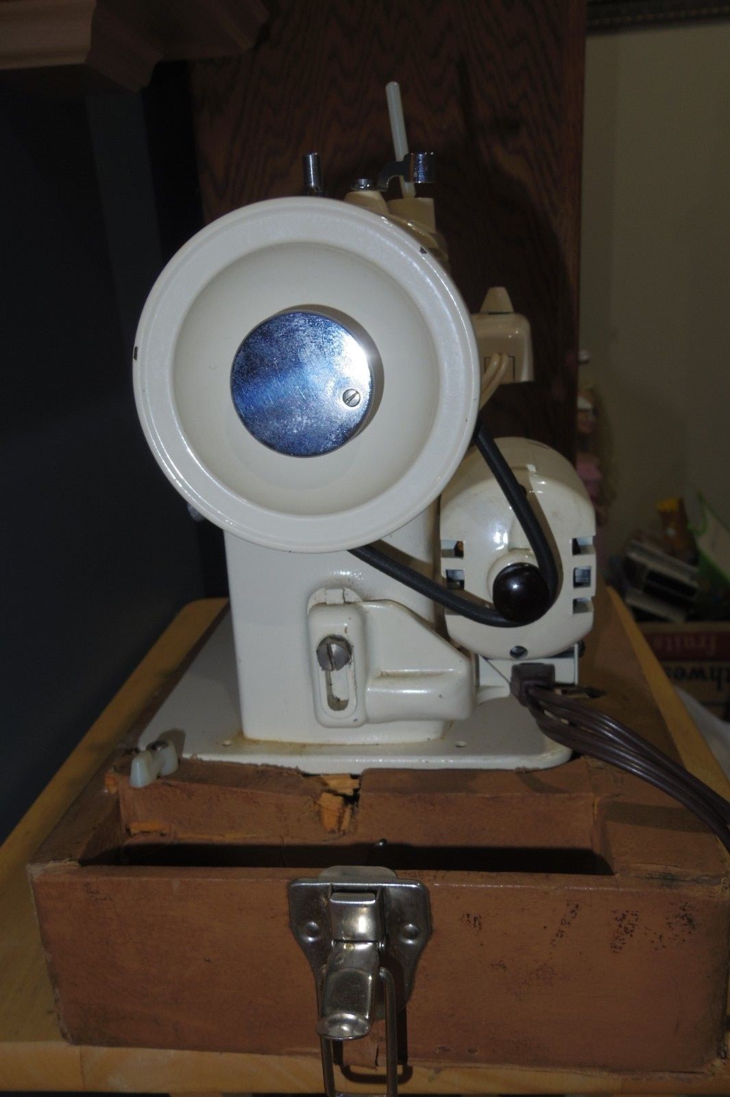 Singer 237 Sewing Machine Upholstery Denim Heavy Duty - Tested & Works - Used/GC