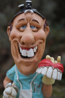 841.3016  FIGURINE METIER CARICATURE DENTISTE DOCTEUR  COLLECTION HUMOUR FUNNY 