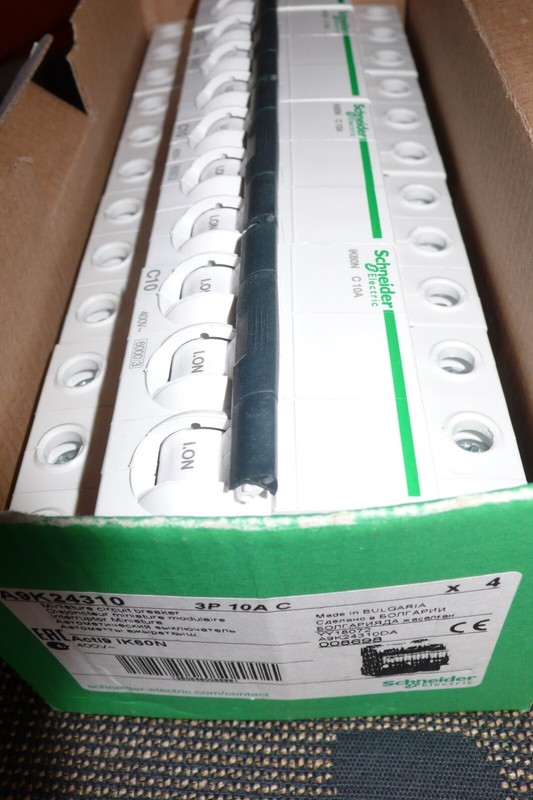 Disjoncteur 10a Triphase C10 Ampere Schneider Electric A9k24310 Merlin Gerin 6ka