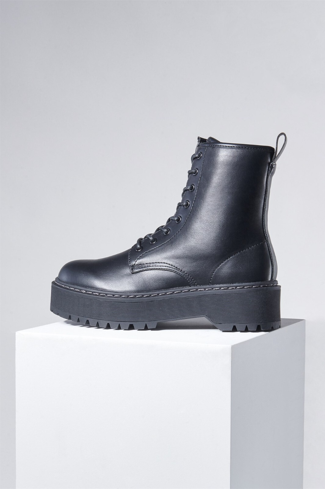 ◆Steve Madden◆ベティ・ブラック ブーツ 送料込 スティーブ マデン STEVE MADDEN キルティングブーツ （ブラック