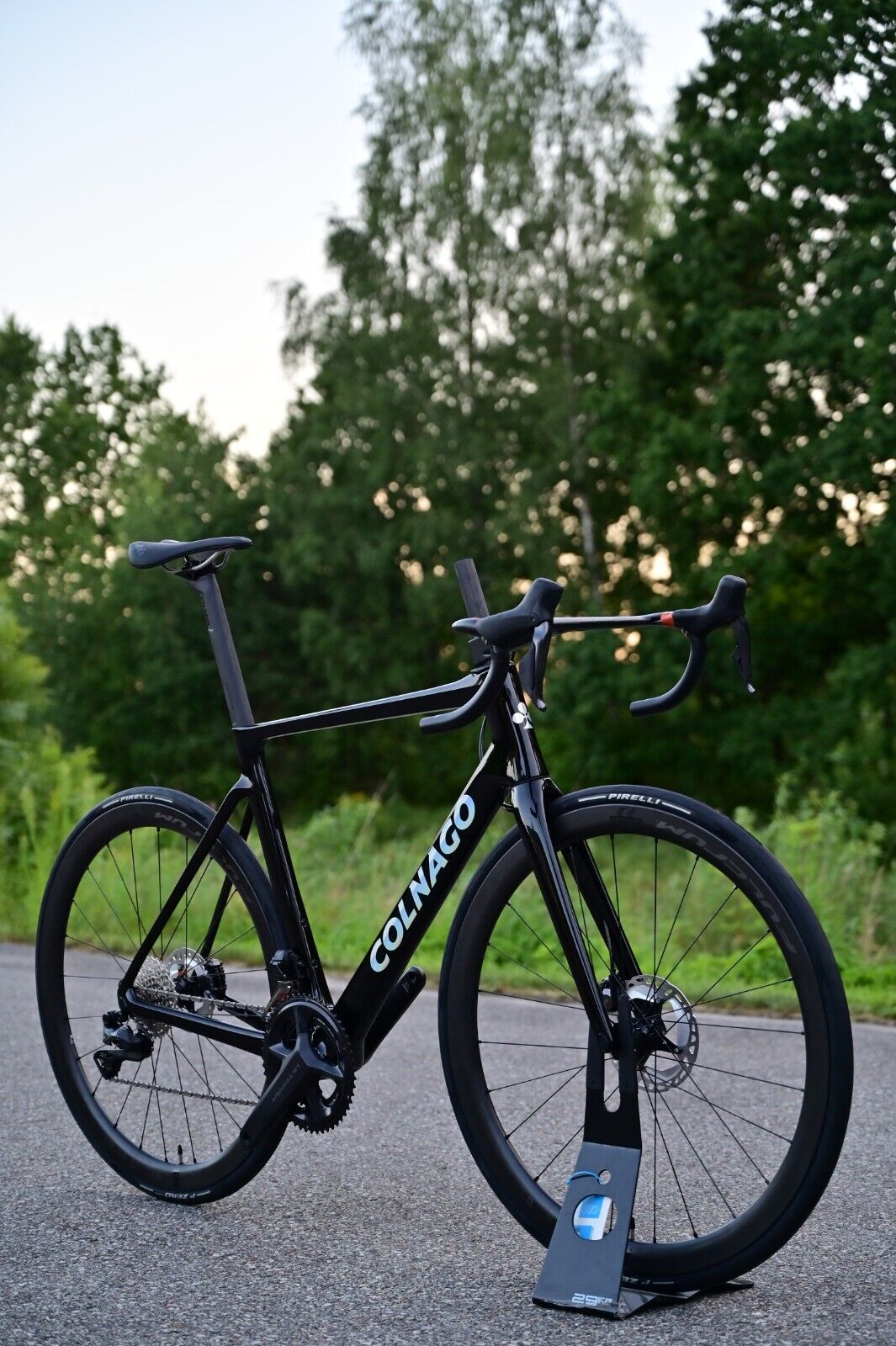 NEW Colnago V4Rs |RVBO | Shimano Ultegra Di2 | Fulcrum Wind NEW Colnago V4Rs |RVBO | Shimano Ultegra Di2 | Fulcrum Wind