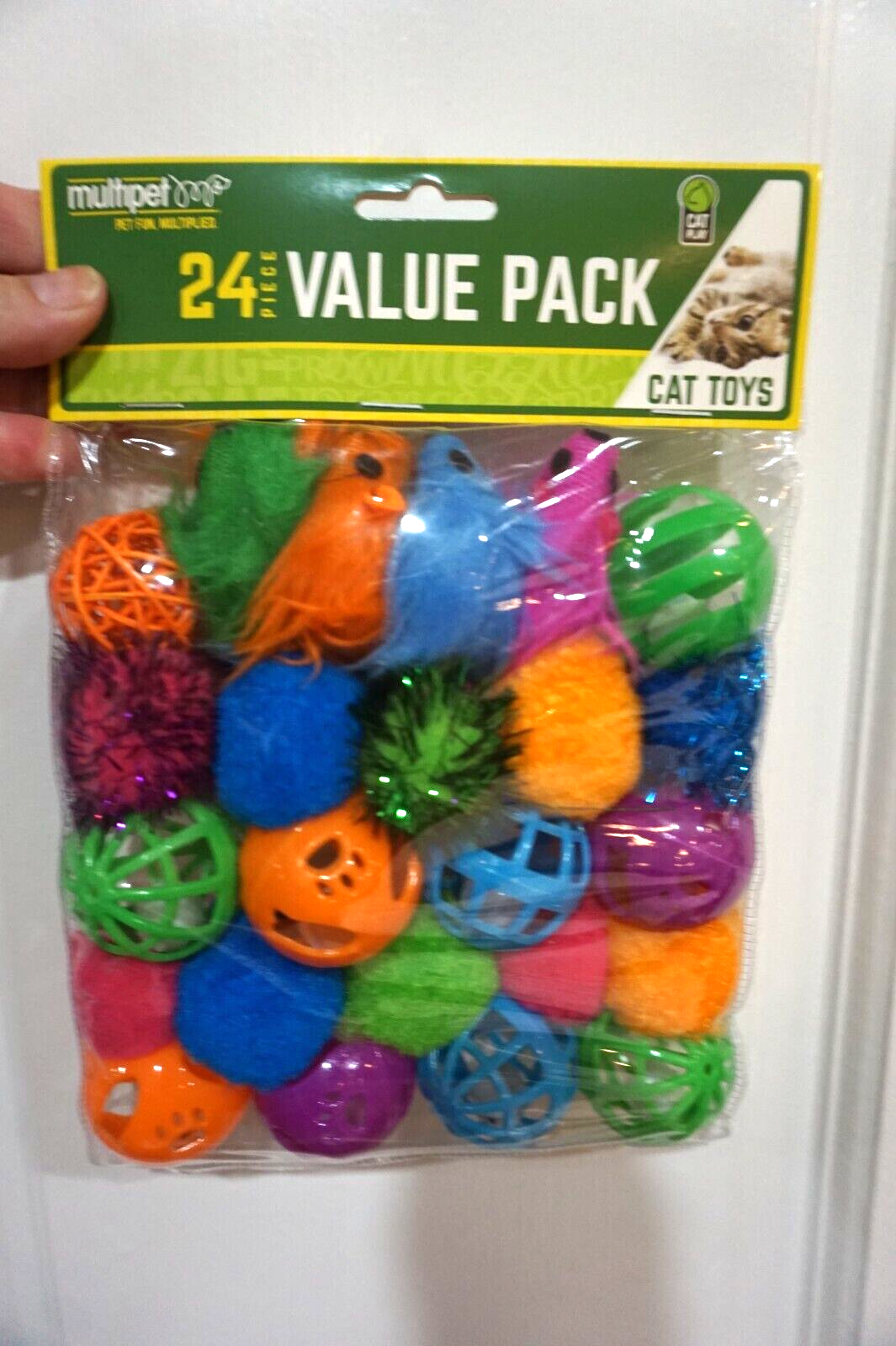 NWT MULTIPET CAT VALUE PACK  24 PIECES CAT TOYS