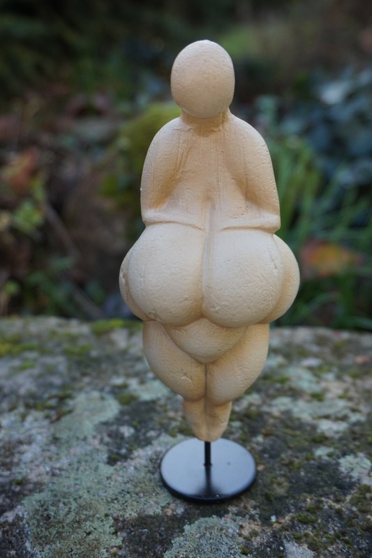 Ven02 Figurine La Venus De Lespugue  Statue Parastone Sculpture Musee  17 Cm