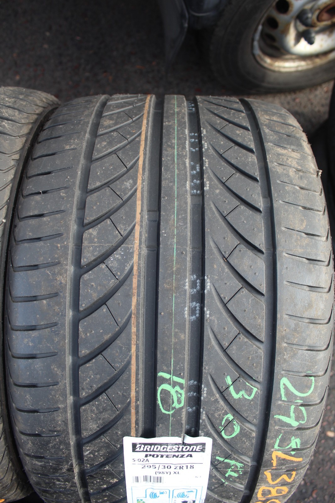 New 295 30 18 Bridgestone, Potenza S02A, 98Y, x1 Tyre (F1_tyres) FOB L3882