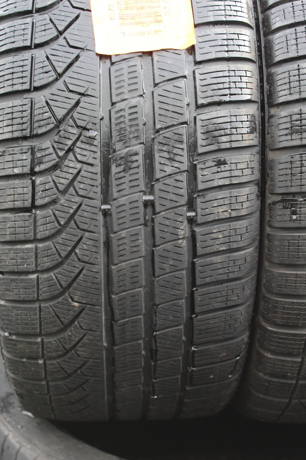 275 35 19 Pirelli, RunFlat, Winter, M+S, 100V, x2 A Pair 4.6mm (F1_tyres) L3005
