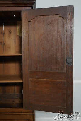 F65770EC: English 18th Century Antique Oak Linen Cabinet	