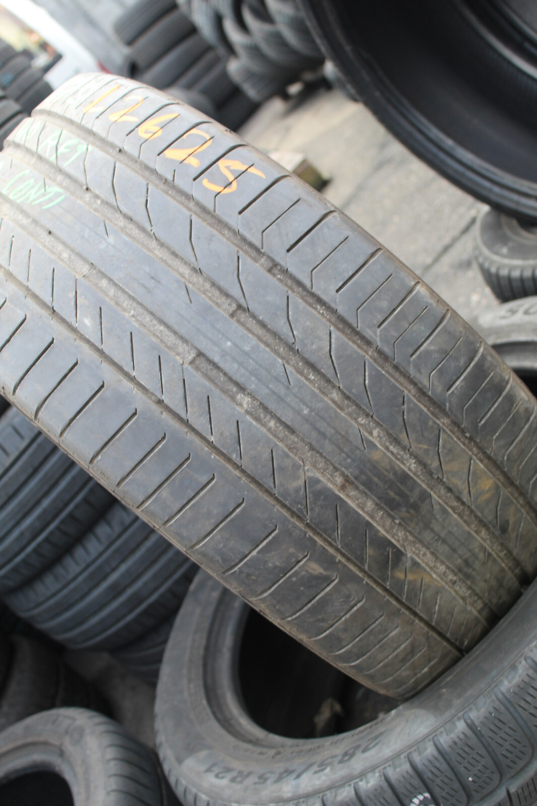 275 40 20 Continental, CSC 5, RunFlat, 106W, x1 Tyre 6.0mm (F1_tyres) L2625