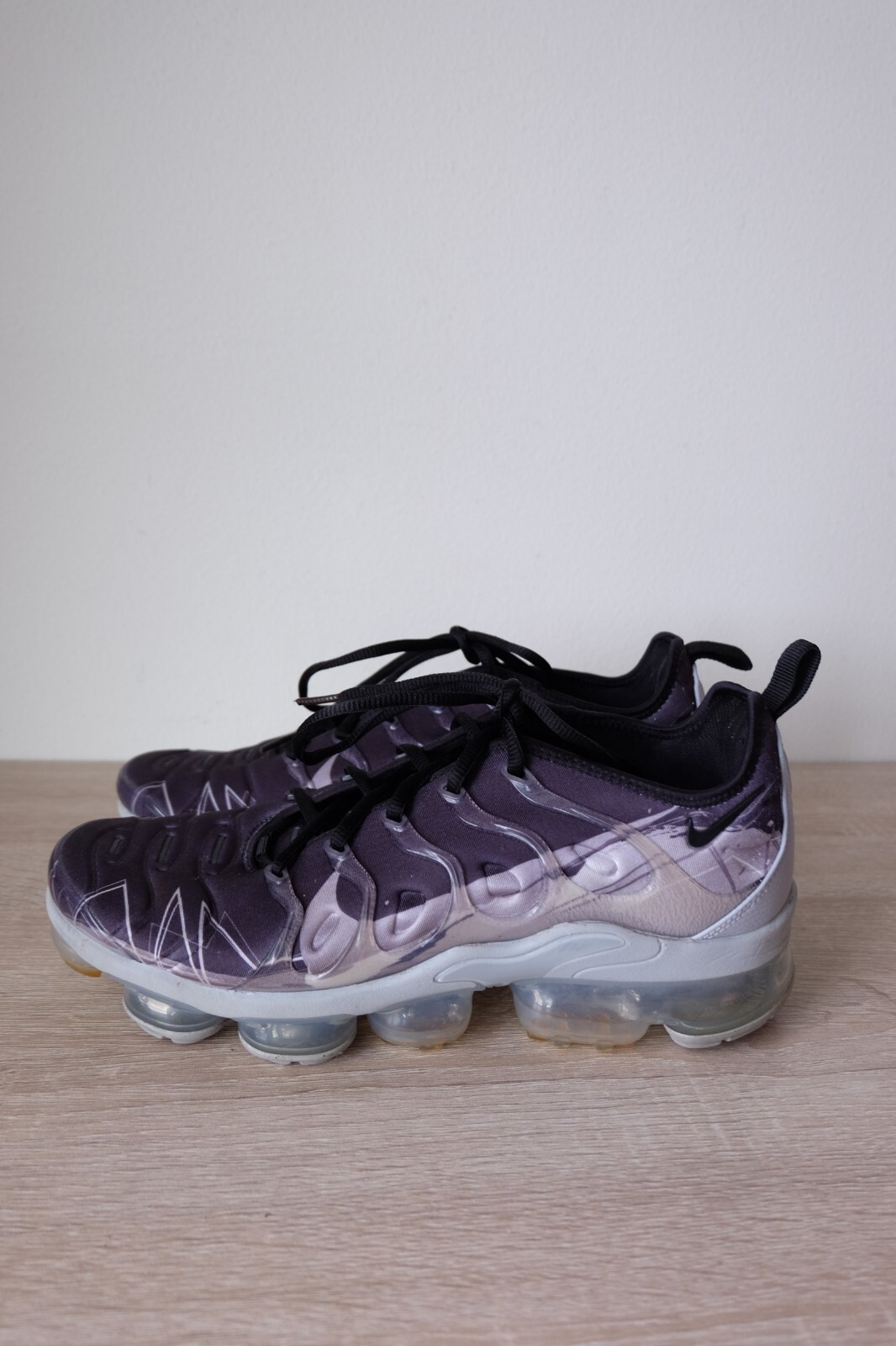 nike vapormax plus tn black