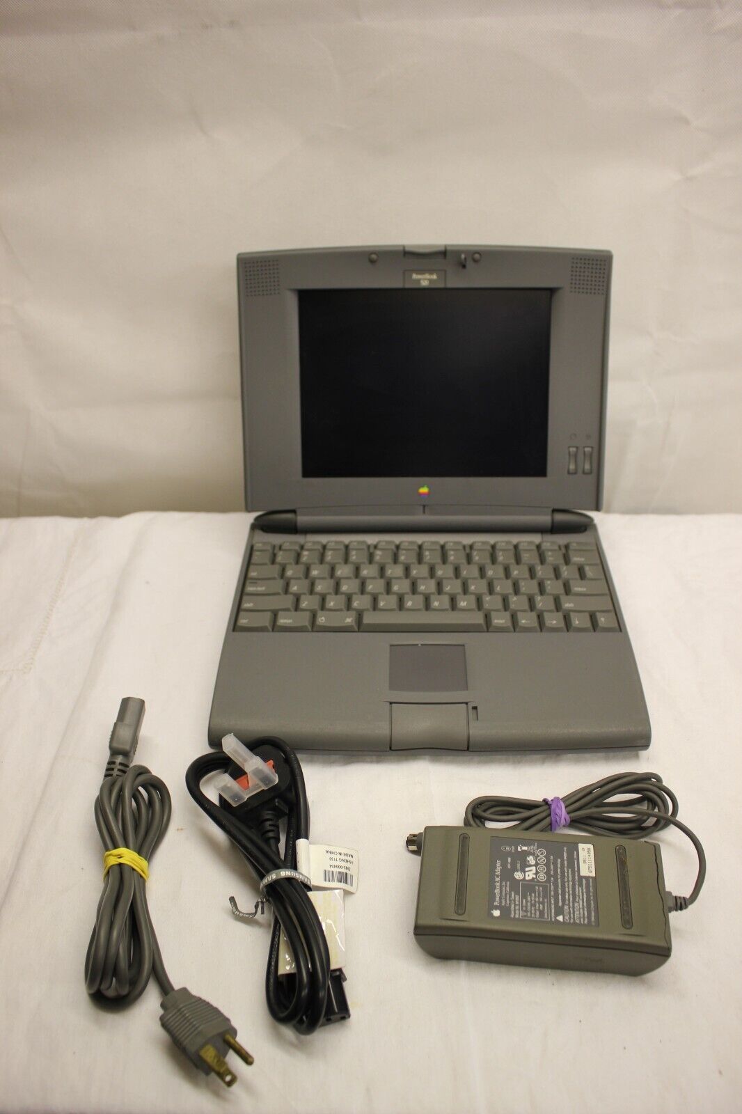 APPLE POWERBOOK 500 SERIES M4880 POWER BOOK 520 LAPTOP APPLE POWERBOOK 500 SERIES M4880 POWER BOOK 520 LAPTOP
