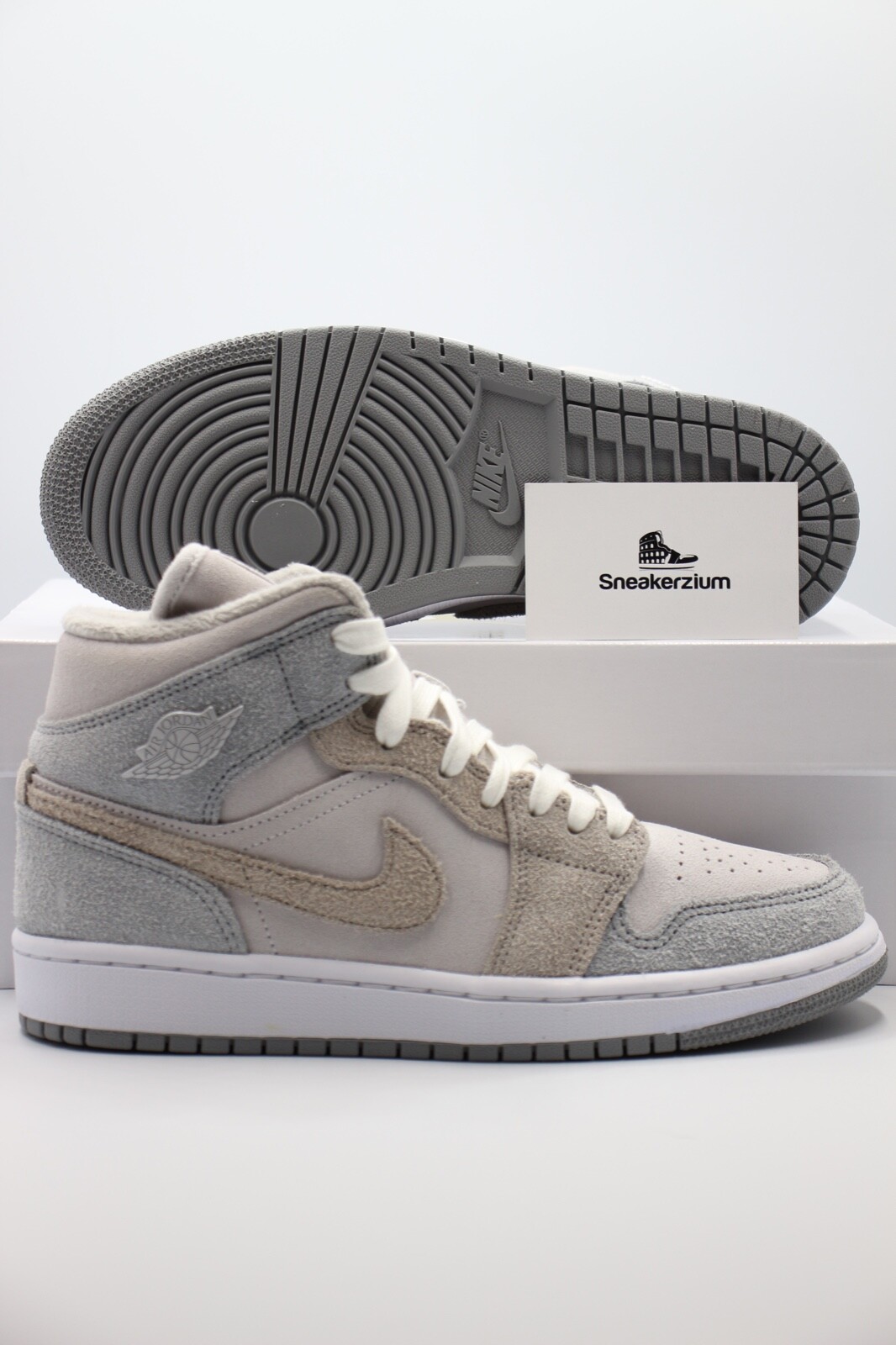 Nike Air Jordan 1 Mid SE Particle College Grey DO7139-002 женские размеры