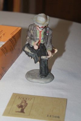 EKJ Collectors society original box miniatures 10007 A hole in the sole