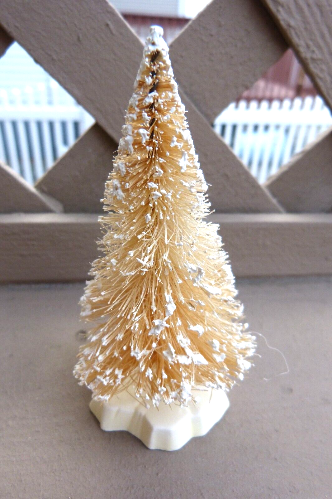 SET/3 DEPT 56 CHRISTMAS VILLAGE BOTTLE BRUSH TREE WHITE w SNOW CERAMIC BASE