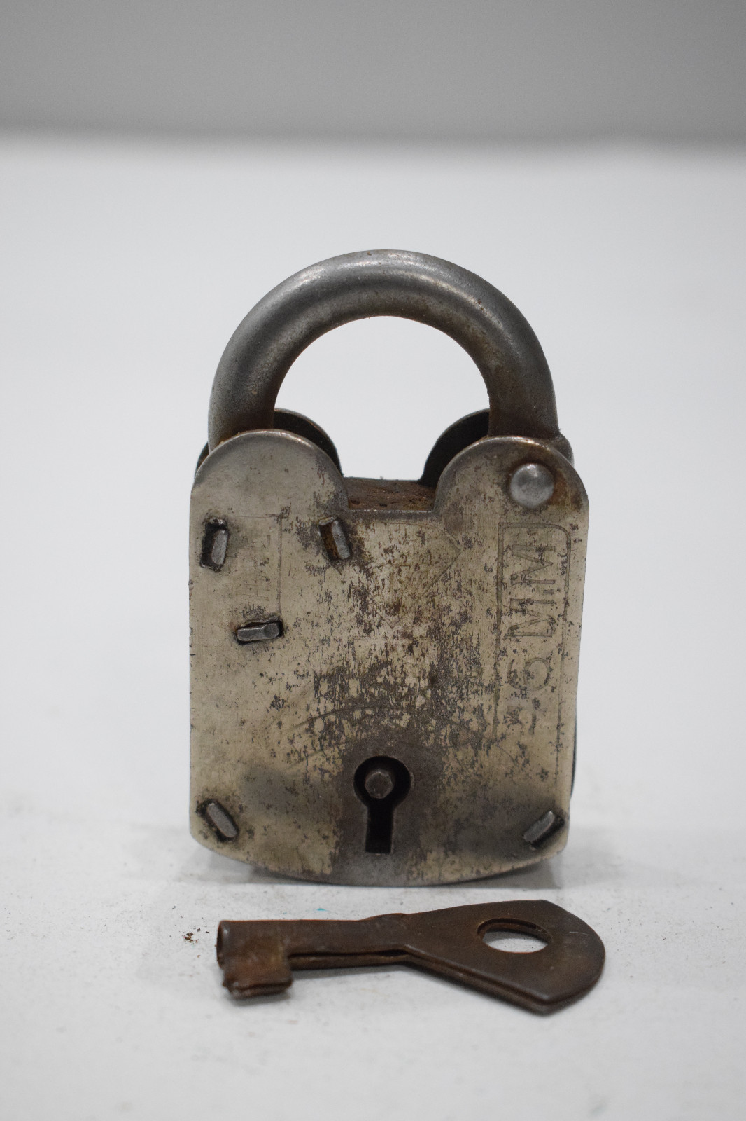 廃盤品 WEIRDO PADLOCK KEYトップ 真鍮製 India Lock and Key Old Hand Fordged Metal Padlock Key | eBay