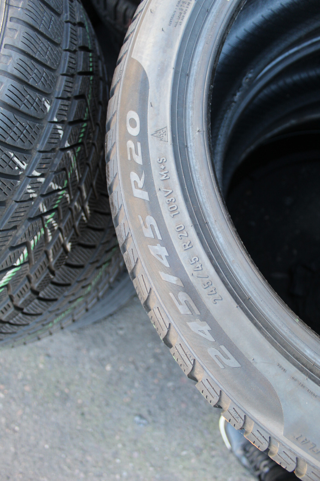 245 45 20 Pirelli, Winter, RunFlat, XL, 103Y, x2 A Pair 6.0mm (F1_tyres) L3075