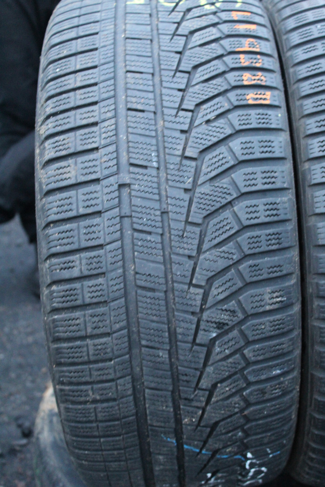 255 40 19 Hankook, Winter, XL, M+S, 100V, x2 A Pair 5.8mm (F1_tyres) L1938