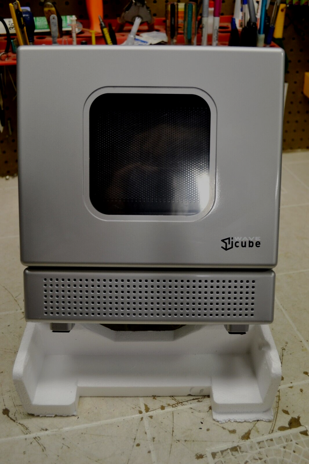 iWaveCube Microwave Oven--SILVER-600 Watts of Cooking Power & Only 12 Pounds-NEW