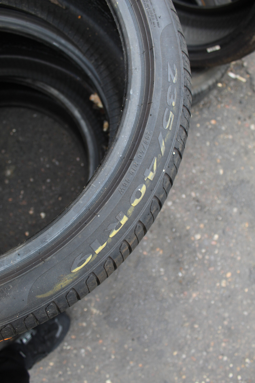 235 40 19 Pirelli, Cinturato P7, XL, 96W x2 A Pair 5.5mm (F1_tyres) FO L3546