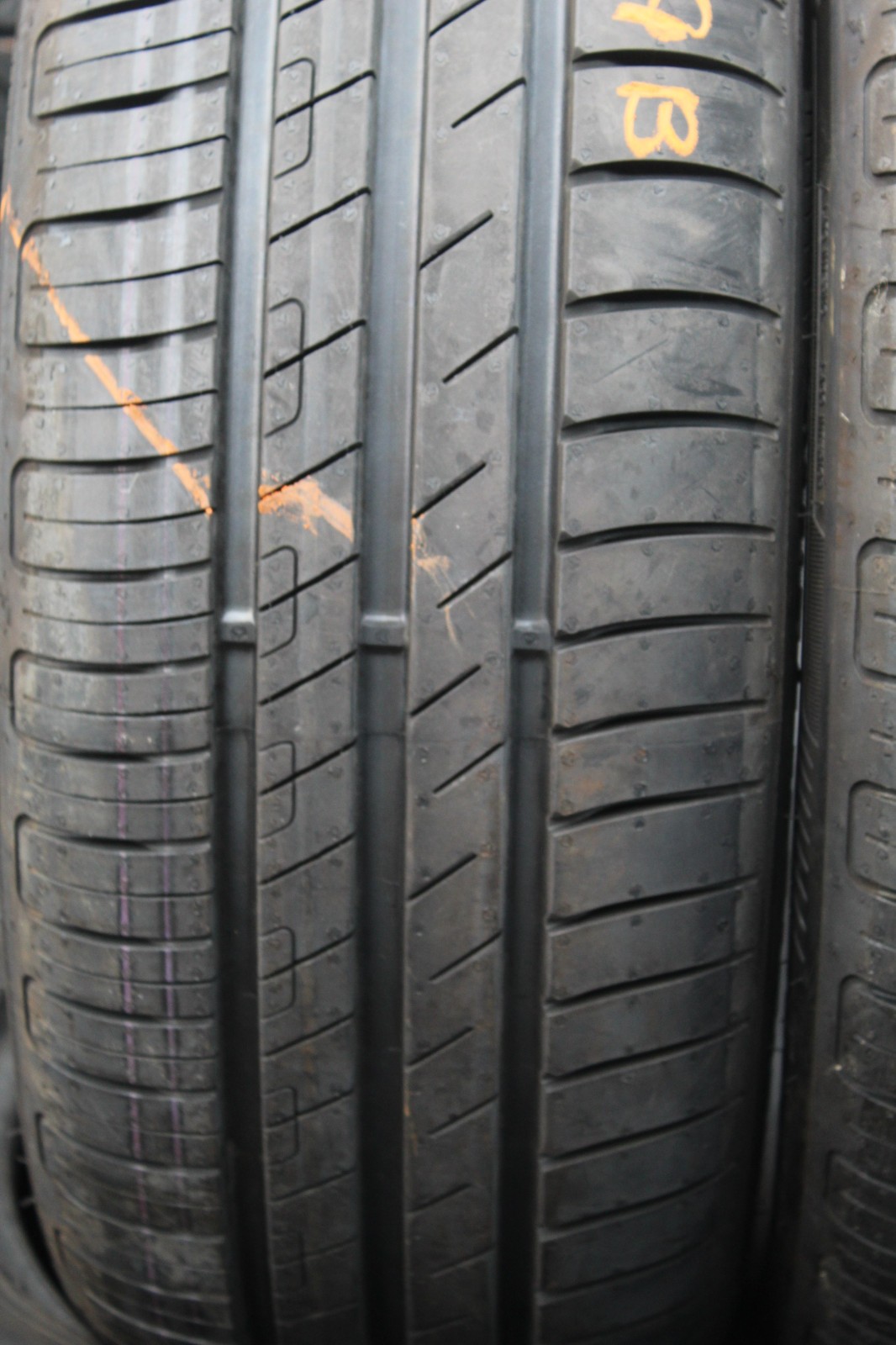 New 195 55 16 Goodyear, Efficient Grip Perfromance, 87V x1 Tyre (F1_tyres) L3649