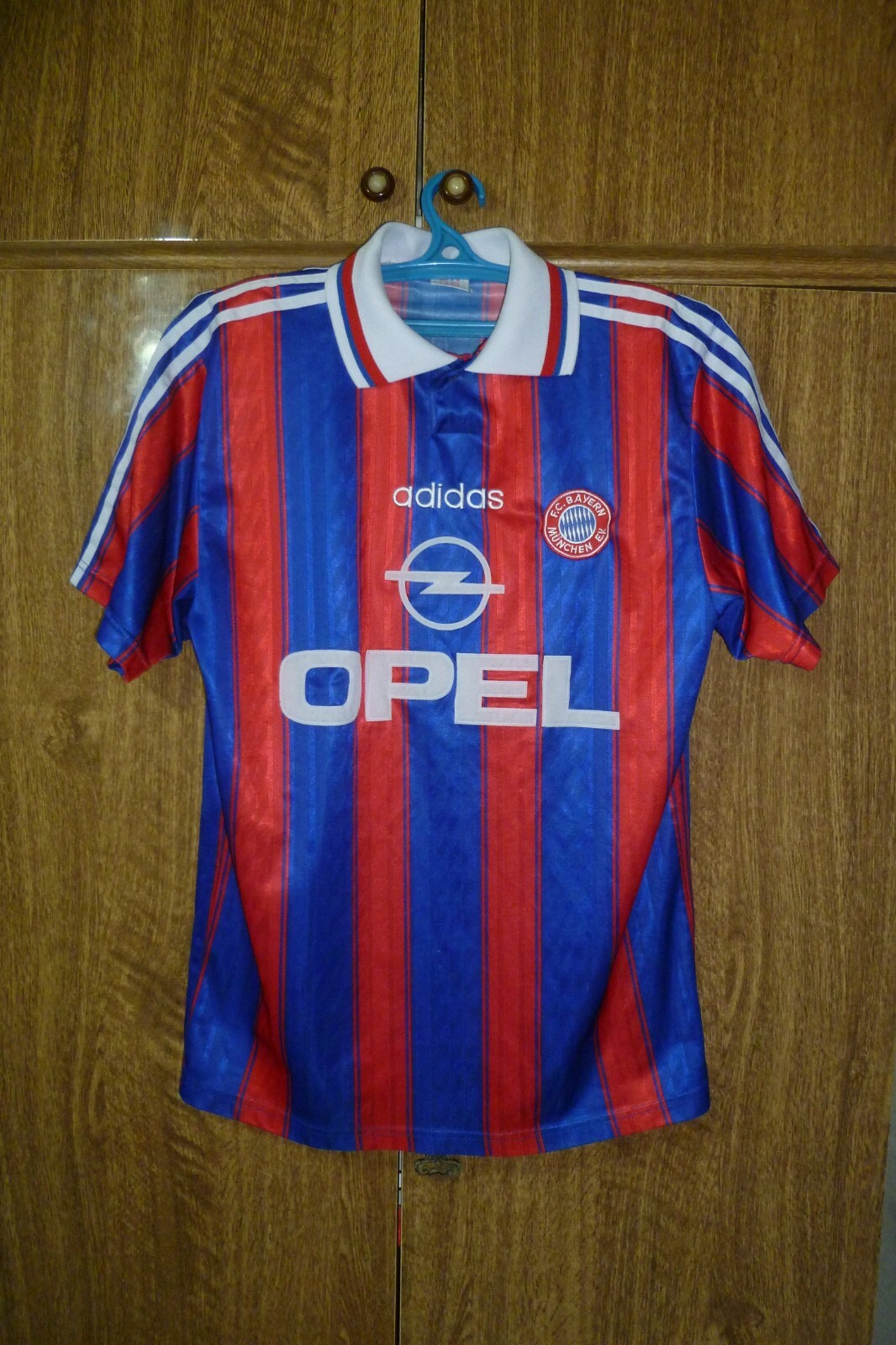 90s.vintage. FC Bayern München Vintage 90s FC Bayern Munich Soccer T-shirt Size M - Etsy