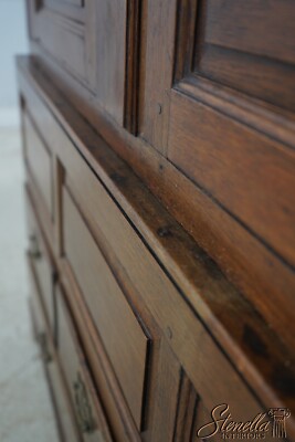 F65770EC: English 18th Century Antique Oak Linen Cabinet	
