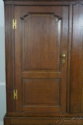 F65770EC: English 18th Century Antique Oak Linen Cabinet	