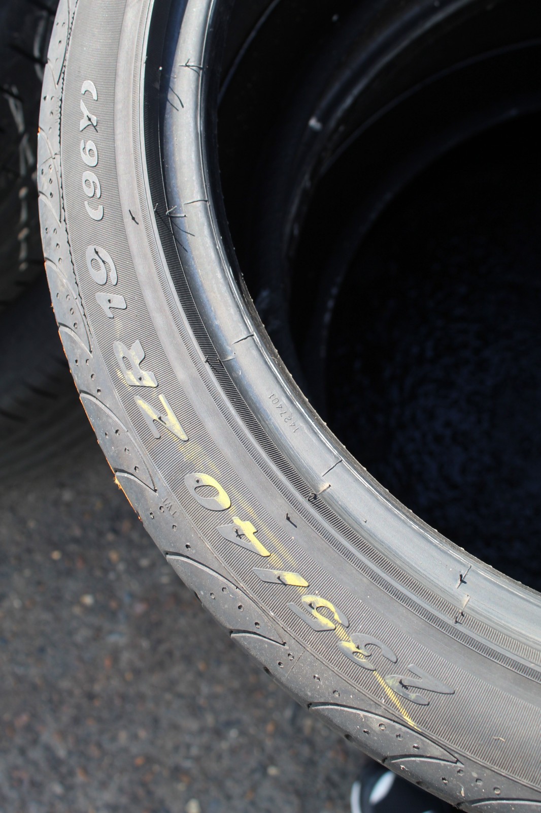 235 40 19 Pirelli, P Zero Nero, 96Y, x2 A Pair 6.2mm (F1_tyres) L3797