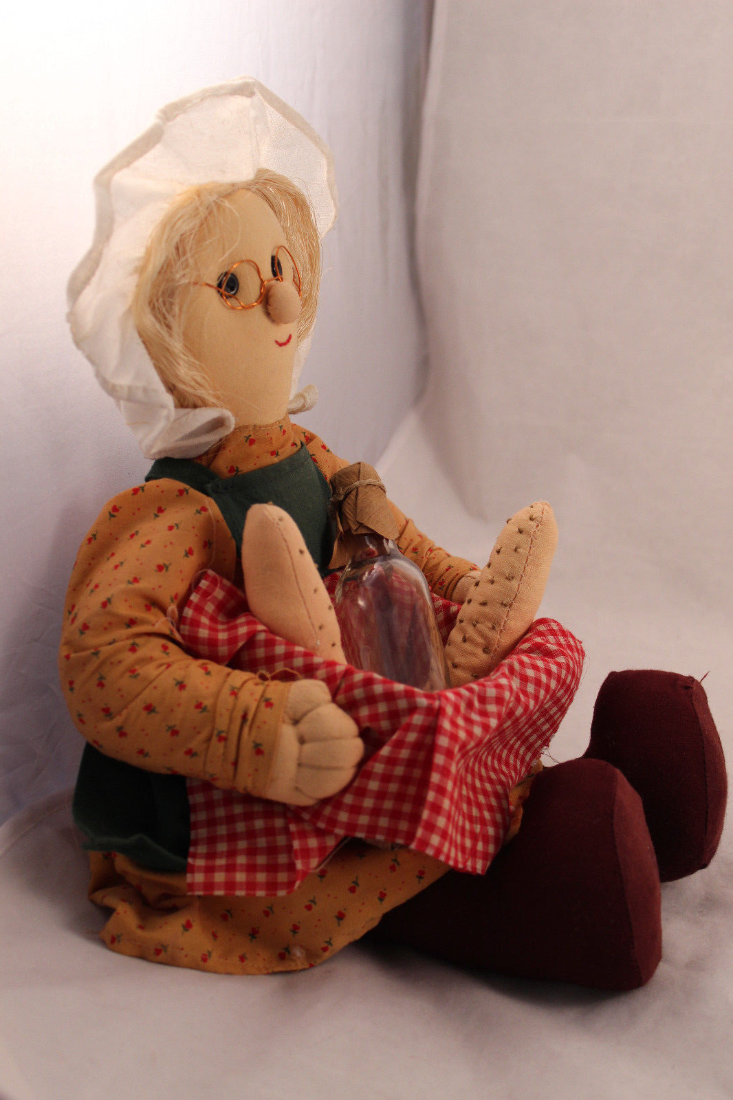 FOLK ART CLOTH DOLL BONNET GRANDMA WITH BREAD & WINE SHELF SITTER