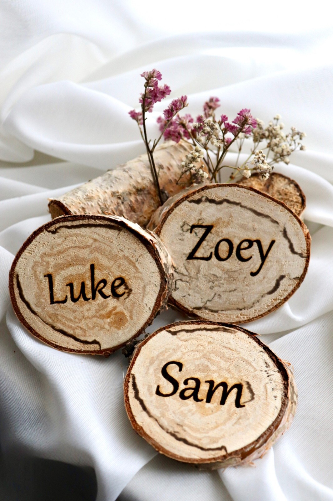 Namensschild, Tischschilder Hochzeit - Individuell gravierte Holzscheiben