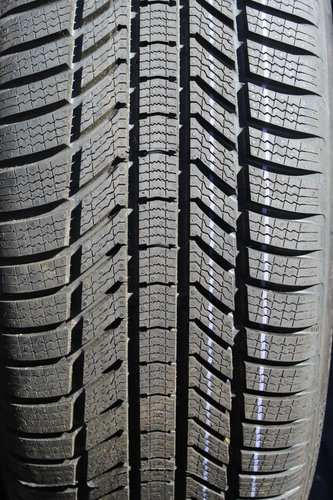 New 235 45 18 Continental, Winter, M+S, XL, 98V, x1 Tyre (F1_tyres) L3967