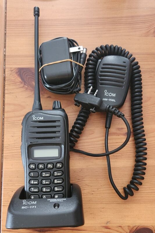 ICOM IC 4021T UHF 450 - 512 MHz Handheld Radio