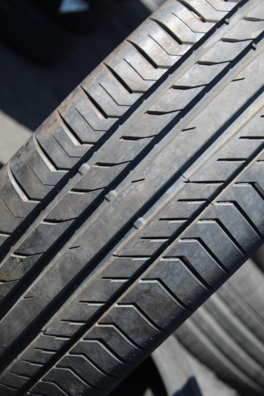 235 60 18 Continental, CSC 5, VOL, 103H, x1 Single Tyre 7.5mm (F1_tyres) L3737