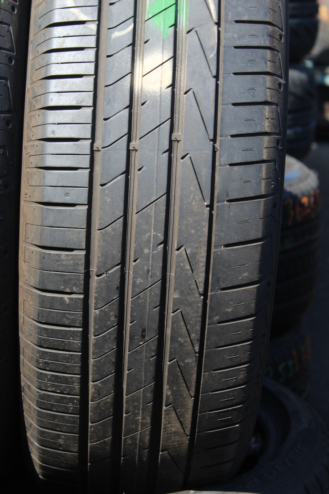 235 65 17 Hankook, Ventus S1 Evo 2 SUV, AO 104W x2 A Pair 6.0mm (F1_tyres) L3731