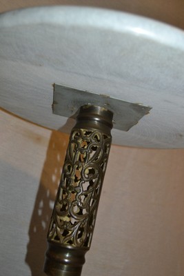 Vtg Mid Century Mod Marble Hoolywood Regency Pierced Brass Chinese Table stand