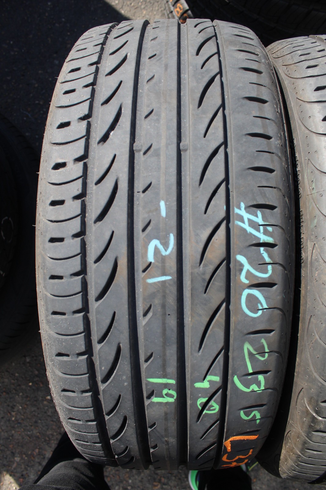 235 40 19 Pirelli, P Zero Nero, 96Y, x2 A Pair 6.2mm (F1_tyres) L3797
