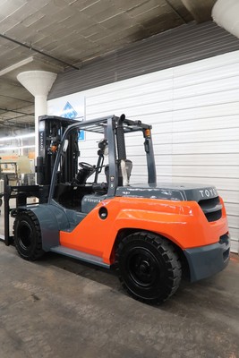 2015 Toyota Forklift, 8FD70U, 15,500# Pneumatic, DIESEL, Triple, S/S & F/P, Nice