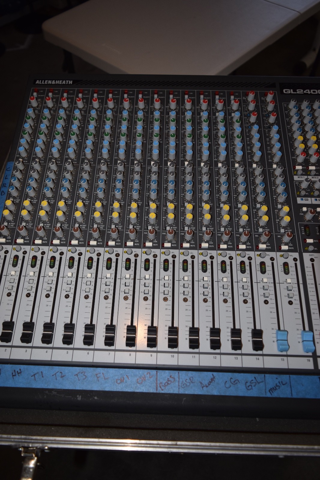 ALLEN & HEATH GL2400 - 24