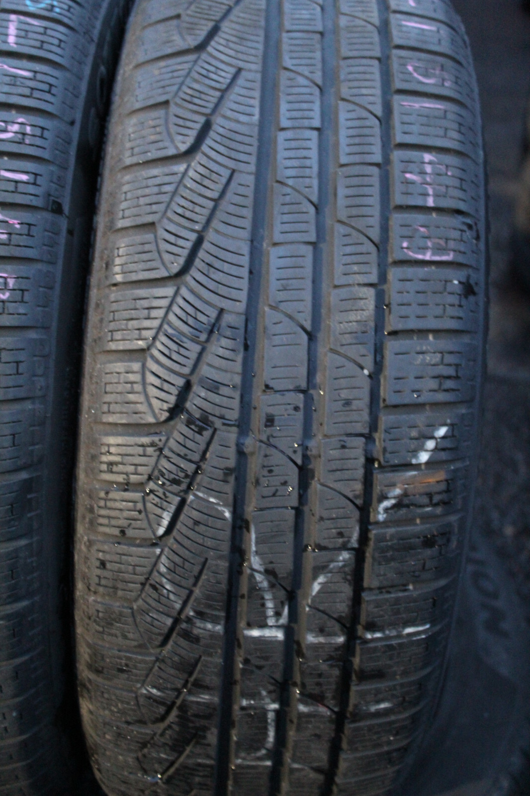 225 45 18 Pirelli, Winter, RunFlat, XL, 95V, x2 A Pair 5.0mm (F1_tyres) L1814