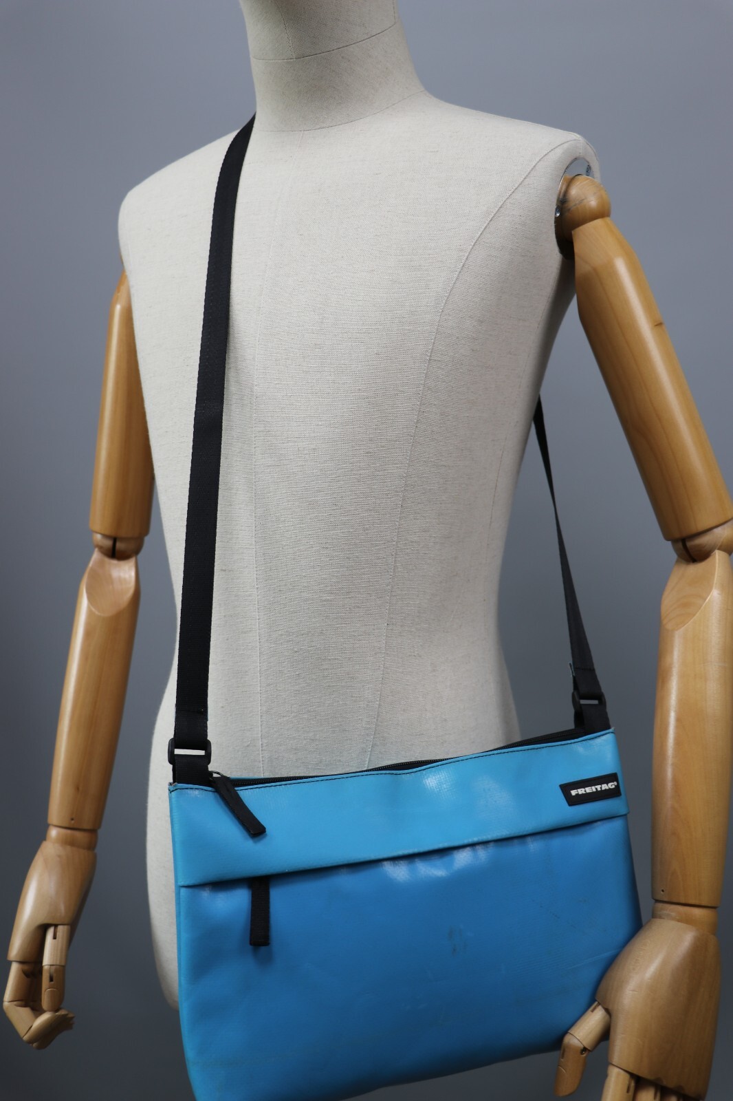 FREITAG F553 Lou Blue Used Pvc Messenger/Shoulder Bag Size