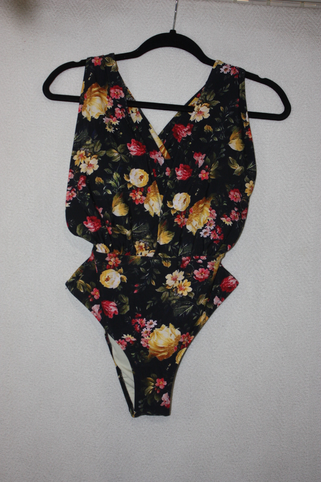 NWT Cupshe Sz L One Piece Swimsuit Black Floral Plunge NWT Cupshe Sz L One Piece Swimsuit Black Floral Plunge