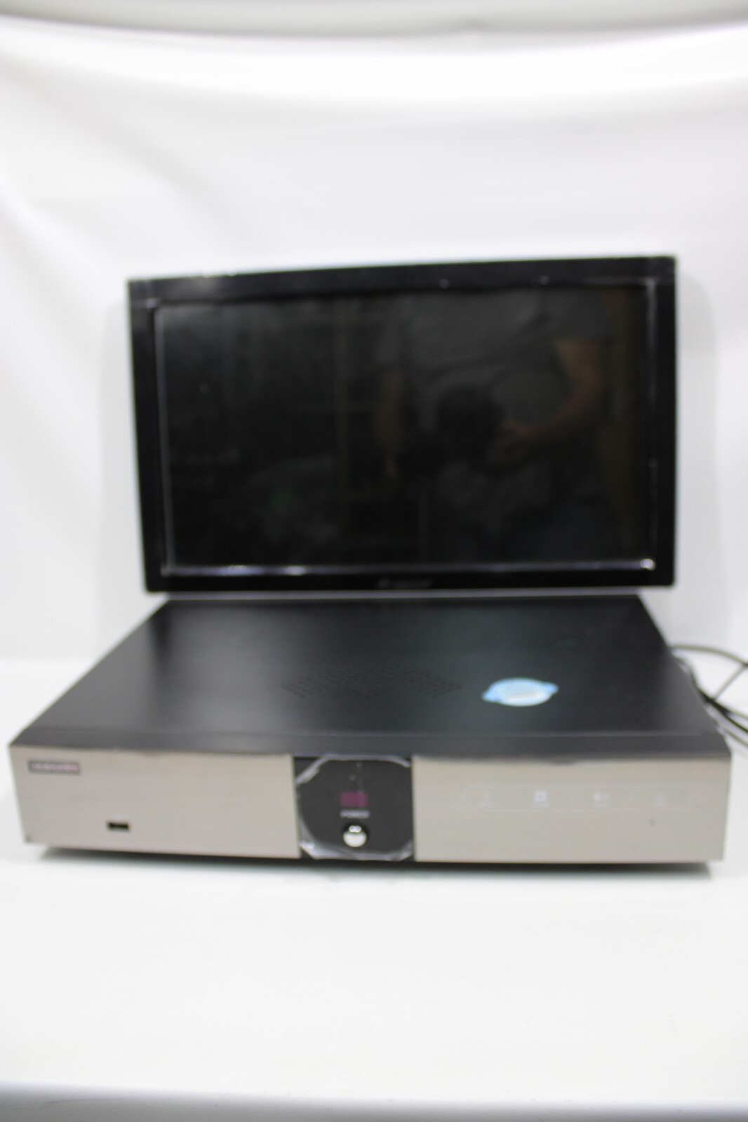 InAndON karaoke machine with monitor.(ref J 400)