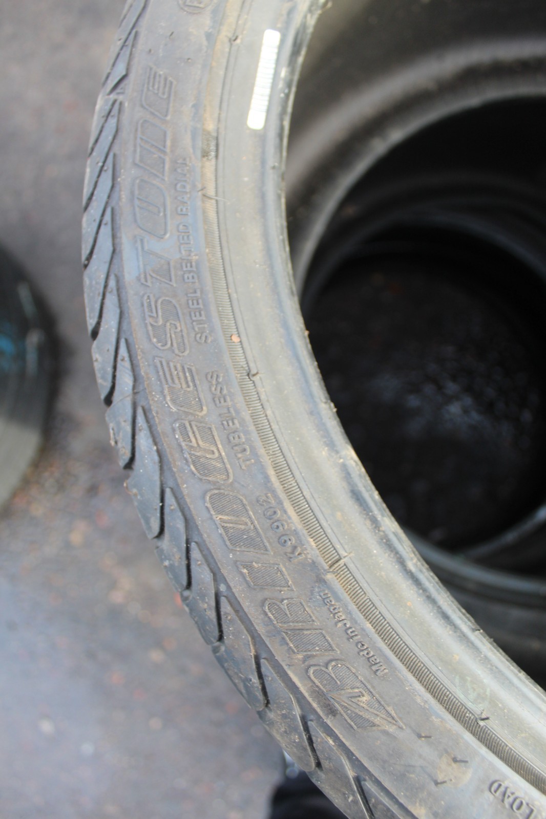 New 295 30 18 Bridgestone, Potenza S02A, 98Y, x1 Tyre (F1_tyres) FOB L3882